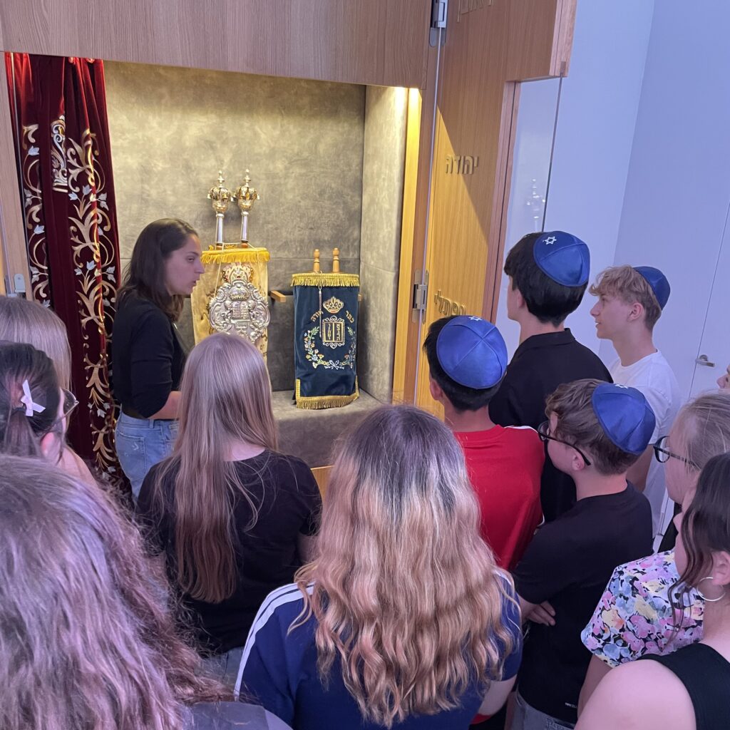 UNderstand-Synagogenbesuch in Massen